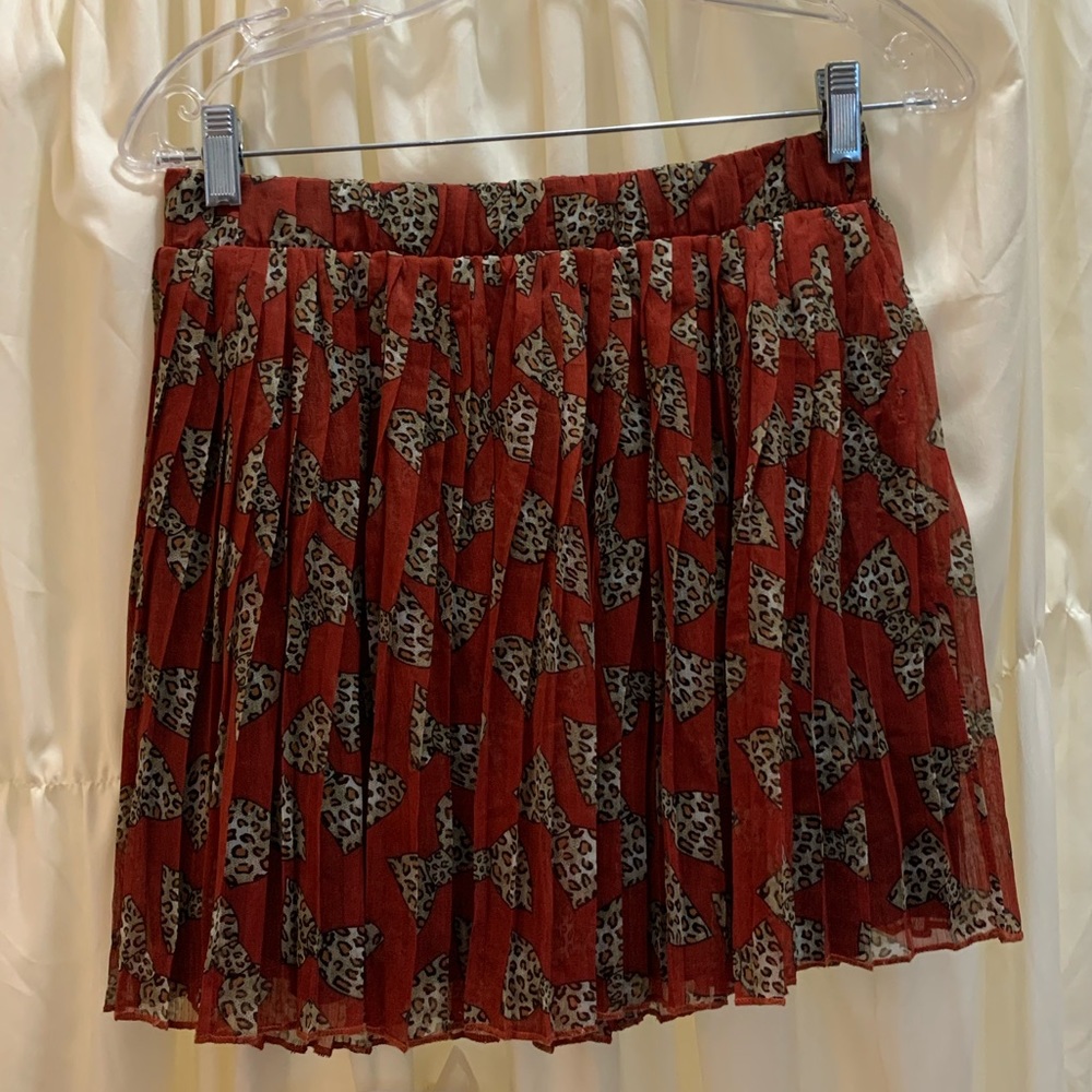 Forever 21 leopard print red burgundy pleated skirt womens size medium bow print